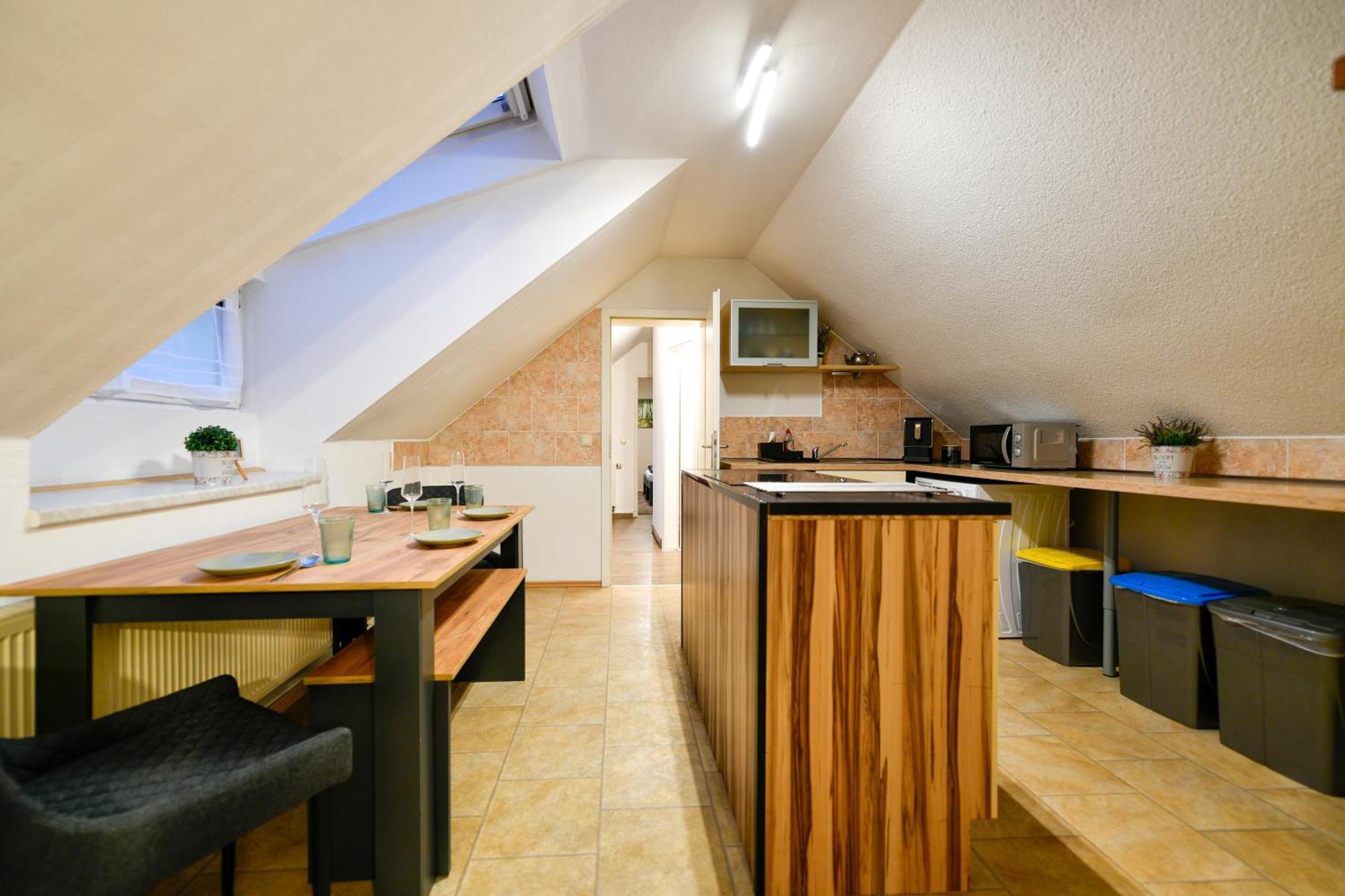 Grosses Spree Apartment, 3 Schlafzimmer Bis 10 Personen, 4X Kfz Parkplatz, Terrasse, Waschtrockner, Wlan, Netflix Cottbus Eksteriør bilde