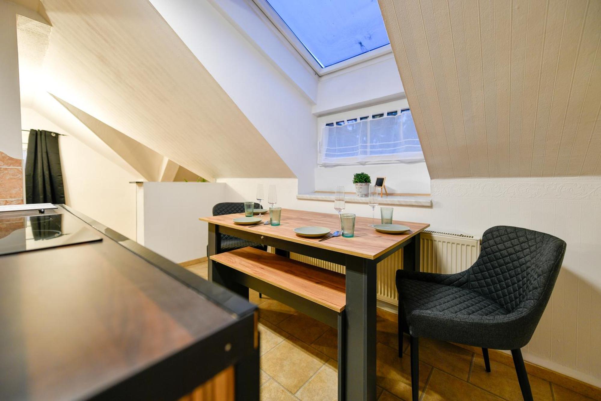 Grosses Spree Apartment, 3 Schlafzimmer Bis 10 Personen, 4X Kfz Parkplatz, Terrasse, Waschtrockner, Wlan, Netflix Cottbus Eksteriør bilde