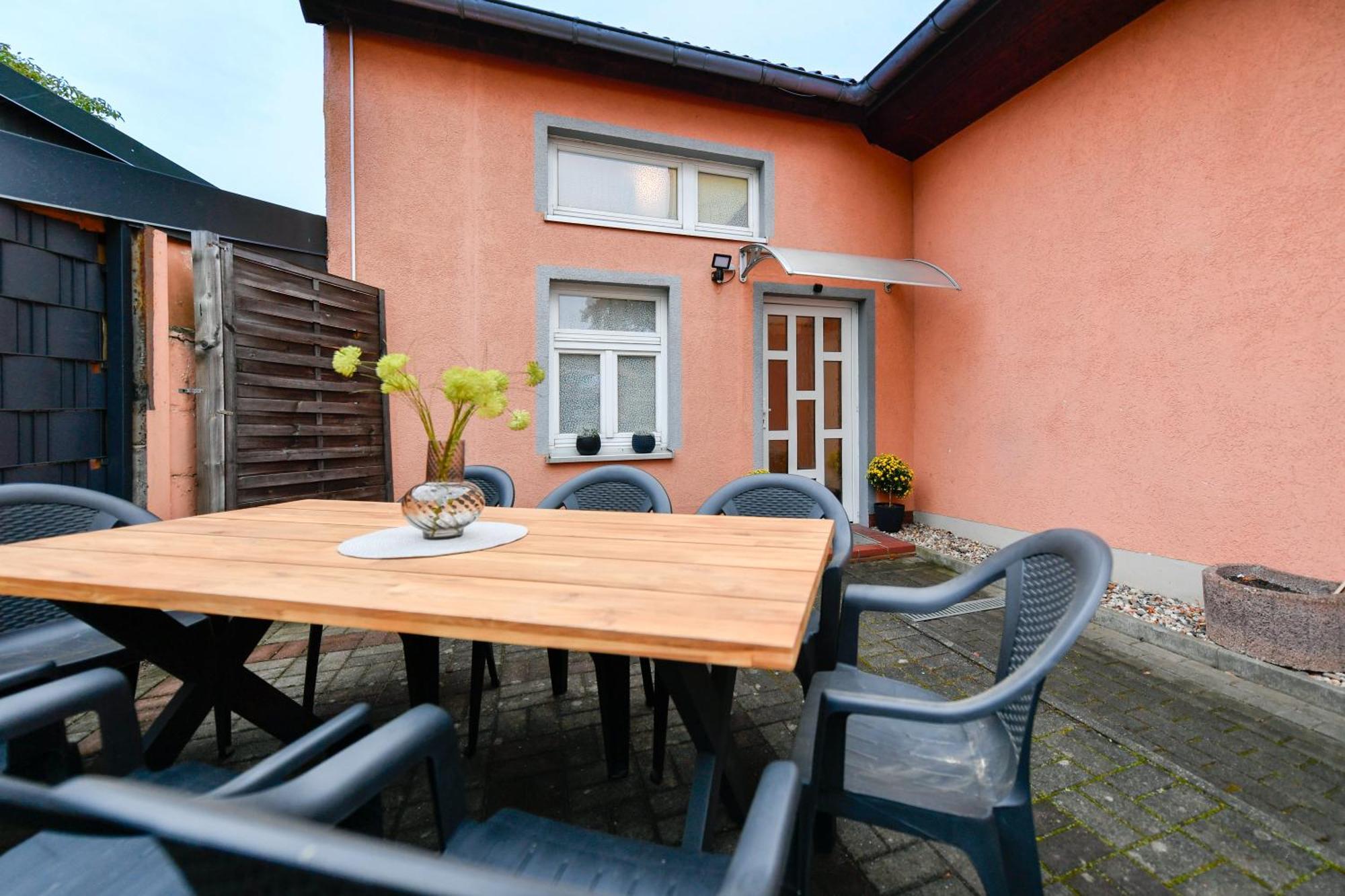Grosses Spree Apartment, 3 Schlafzimmer Bis 10 Personen, 4X Kfz Parkplatz, Terrasse, Waschtrockner, Wlan, Netflix Cottbus Eksteriør bilde